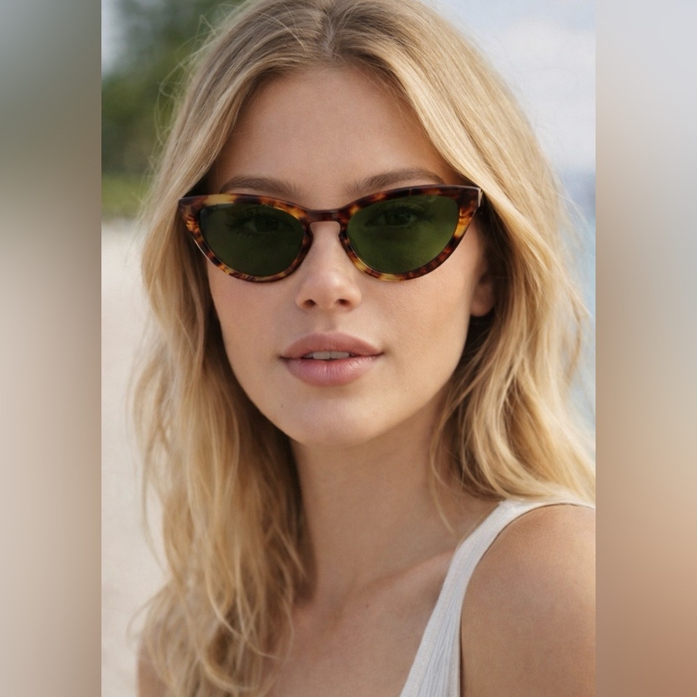 Vintage Cat Eye Sunglasses Tortoiseshell Green Lens Retro Cornu 352‎